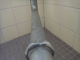トイレの配管のくすみの除去